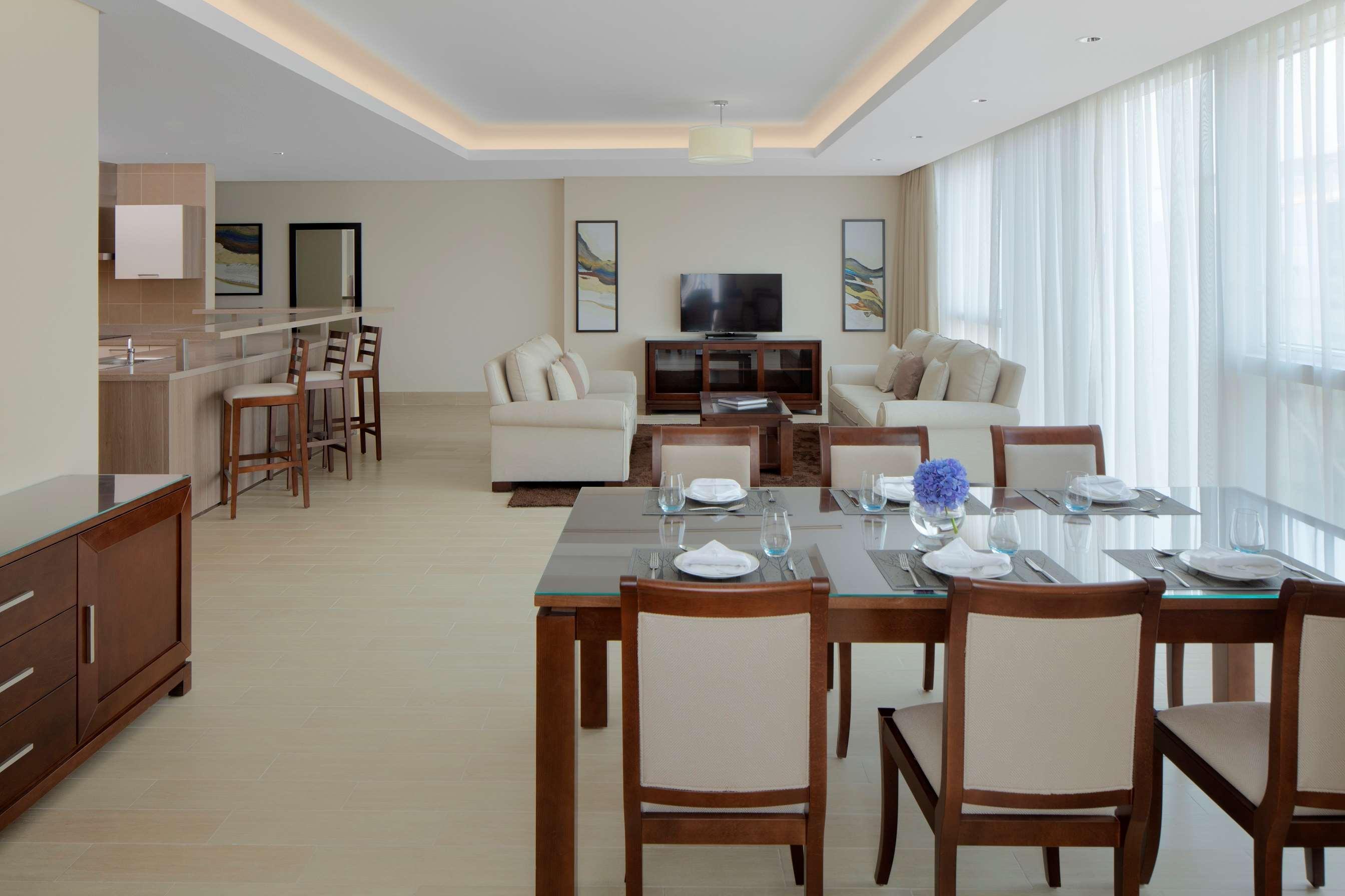 Dusit Doha Hotel Zewnętrze zdjęcie A typical suite at the Atlantis Paradise Island